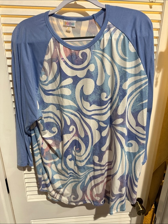 LuLaRoe Tops - LuLaRoe Blue and White Swirl Top
